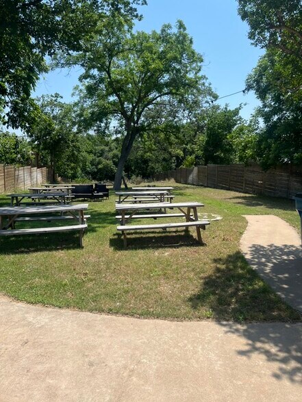 More Photos Of 405 E Main St, Fredericksburg Storefront For Lease