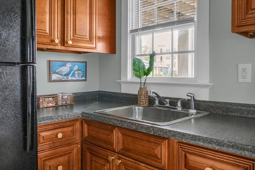 More Photos Of 205 Harper Ave, Carolina Beach Hotel For Sale