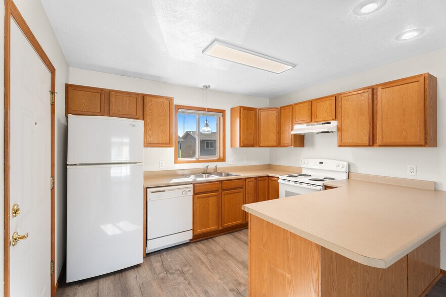 More Photos Of 1026 Cornell St, Vermillion Apartments For Sale