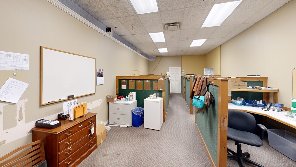 More Photos Of 151 Wolf Rd, Colonie Freestanding For Sale