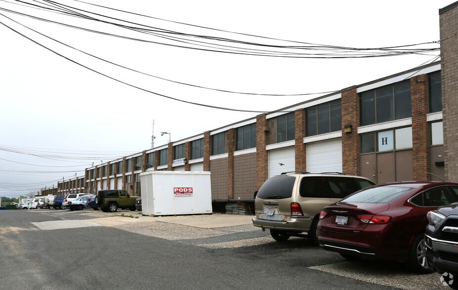 More Photos Of 5760-5788 2nd St NE, Washington Warehouse For Lease
