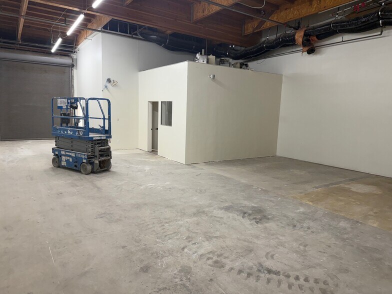 More Photos Of 452 W Bedford Ave, Fresno Unknown For Lease