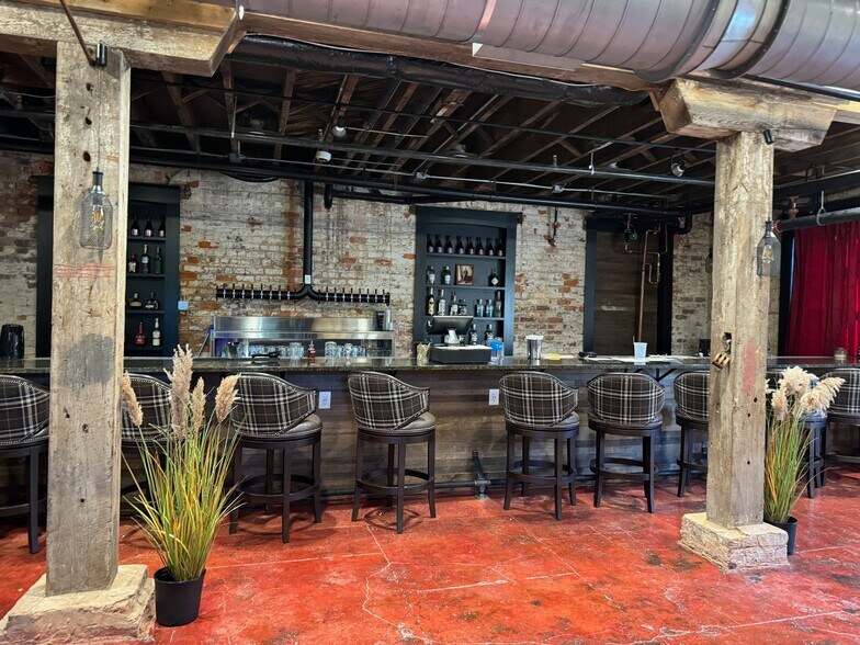 More Photos Of 106 S Ray, Carthage Restaurant For Sale