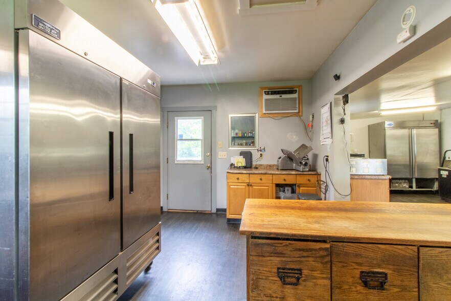 More Photos Of 585 US Route 5, Coventry Specialty For Sale