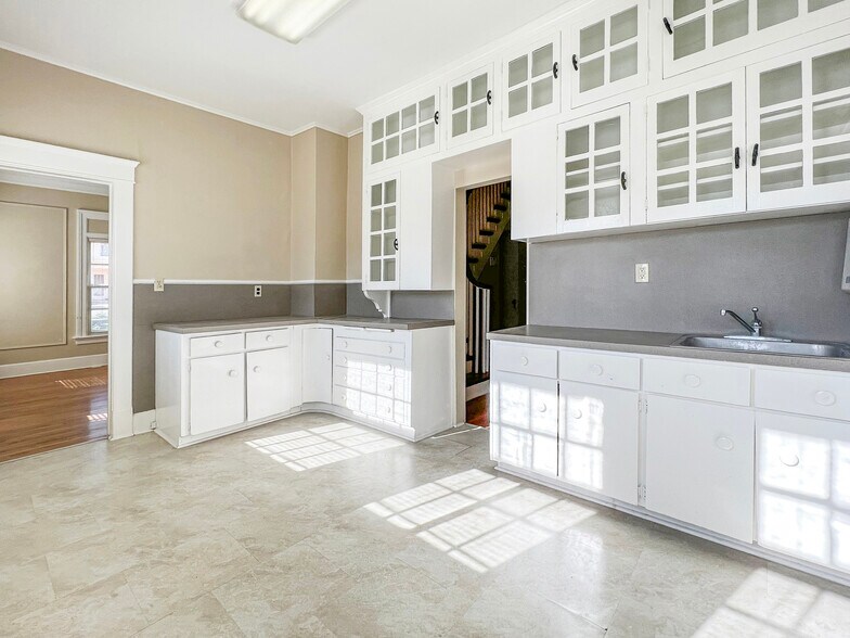 More Photos Of 1521 S Denver Ave, Tulsa Office For Sale