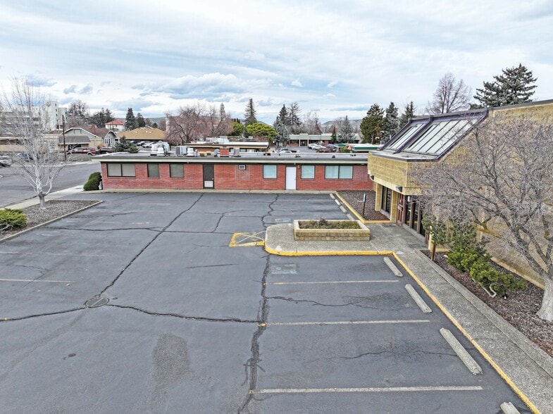 More Photos Of 401 S 12th Ave, Yakima Medical For Sale