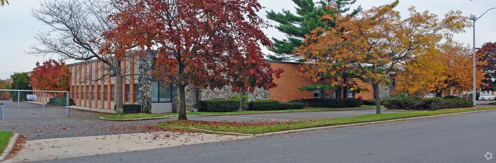 More Photos Of 45 Orville Dr, Bohemia Warehouse For Lease
