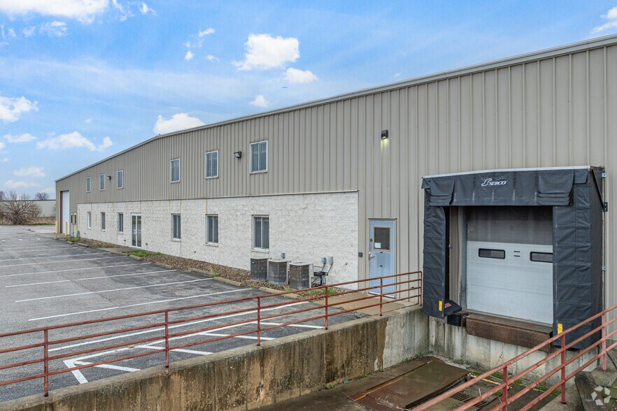 More Photos Of 844 W Birchwood, Morton Warehouse For Sale