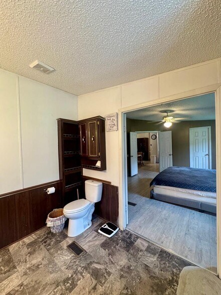 More Photos Of 158 Caloric Rd., Mullens Flex For Sale