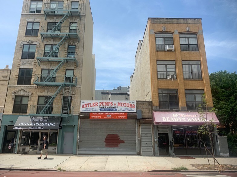 More Photos Of 2293 2nd Ave, New York Warehouse For Sale