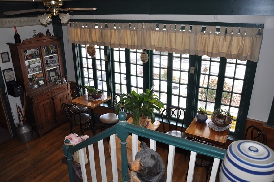 More Photos Of 2 Mclean Rd, Mclean Restaurant For Sale