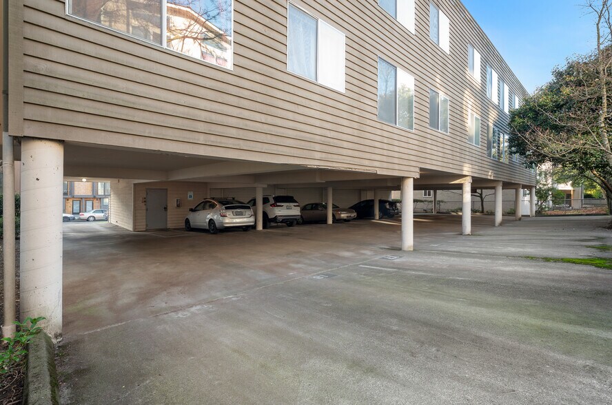 More Photos Of 2418 NW 57th St, Seattle Multifamily For Sale