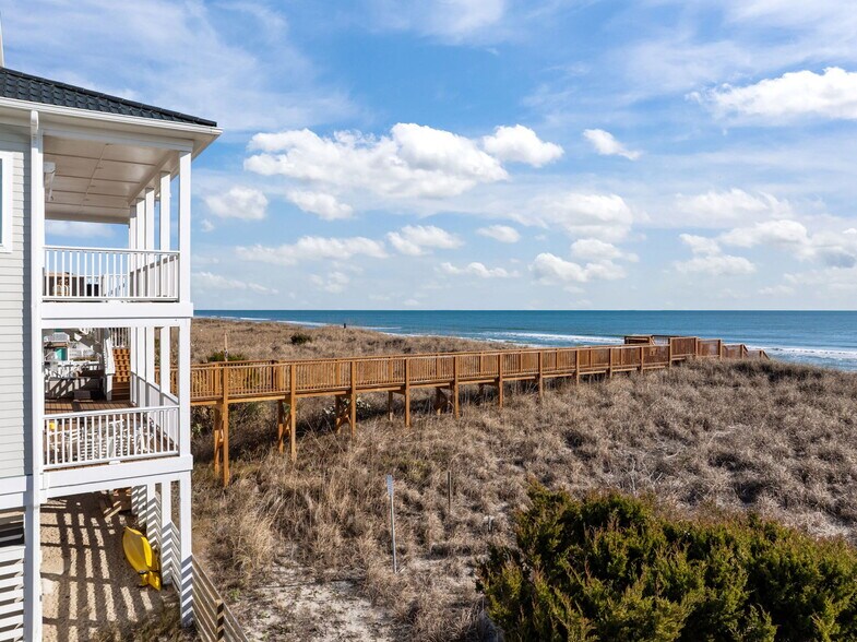 More Photos Of 312 Carolina Beach Ave N, Carolina Beach Office For Sale