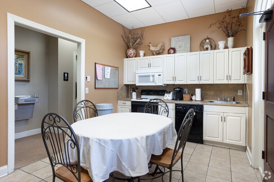 More Photos Of 2421 Brookstone Centre Pky, Columbus Medical For Sale