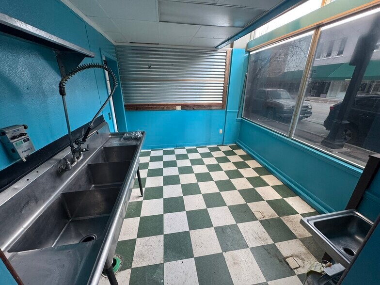 More Photos Of 154-190 N Merchant St, Decatur General Retail For Sale