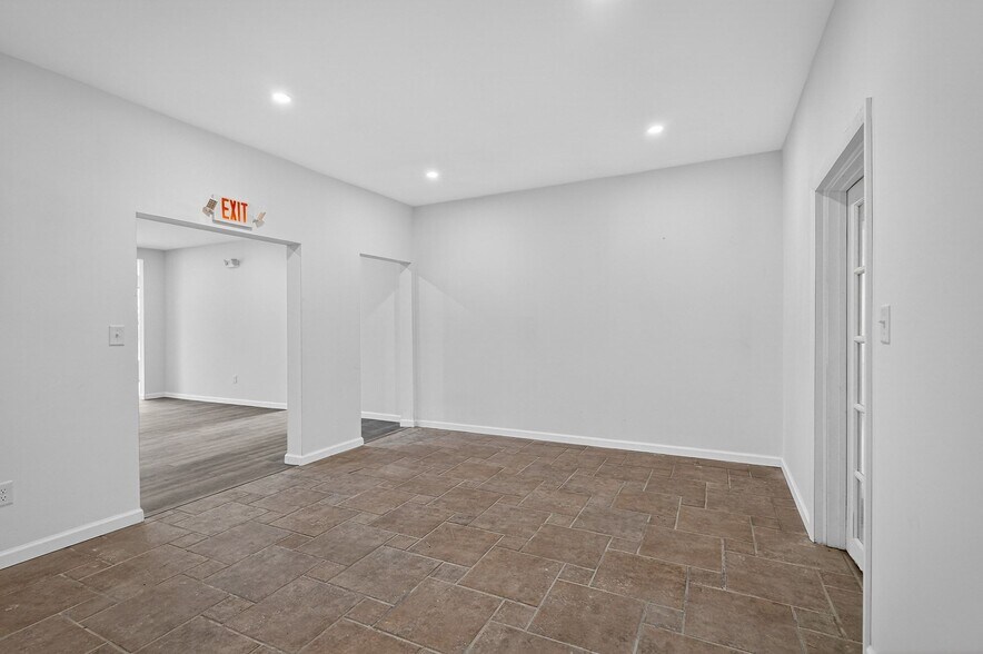 More Photos Of 219 Magnolia Ave, Daytona Beach Storefront Retail Residential For Sale