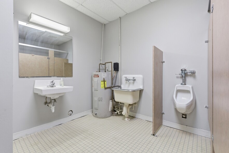 More Photos Of 106 S Texas Ave, Greenville Office For Sale