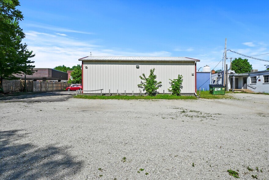 More Photos Of 108 S Batavia Ave, Batavia Auto Repair For Sale