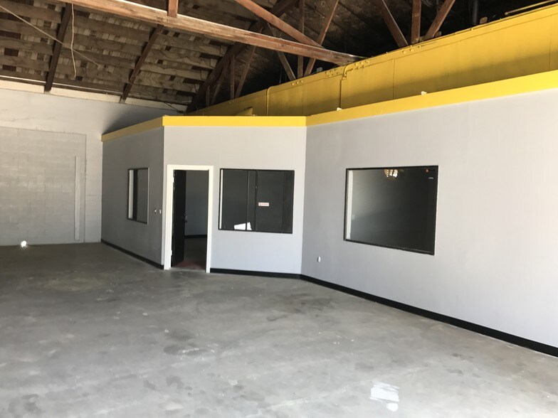 More Photos Of 2525 Kansas Ave, Riverside Manufacturing For Sale