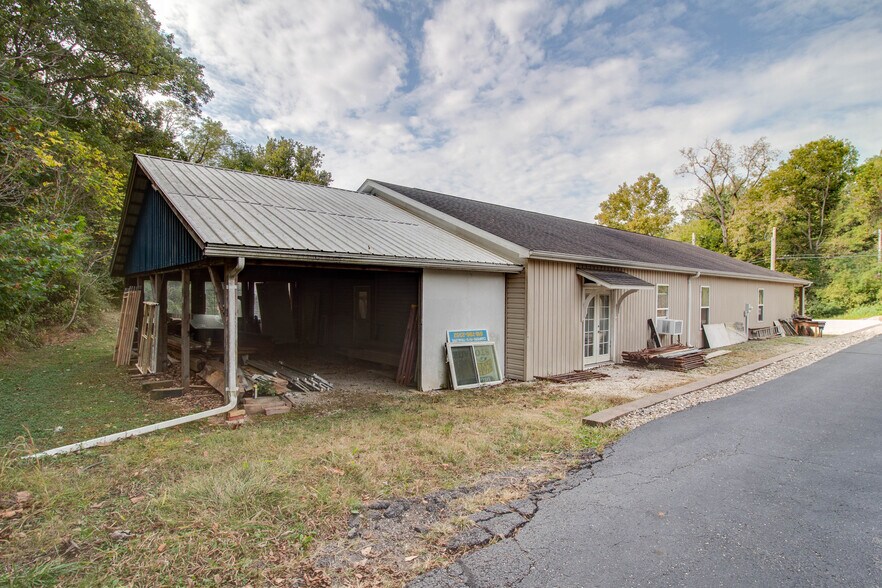 More Photos Of 309 N Market St, Grafton General Retail For Sale