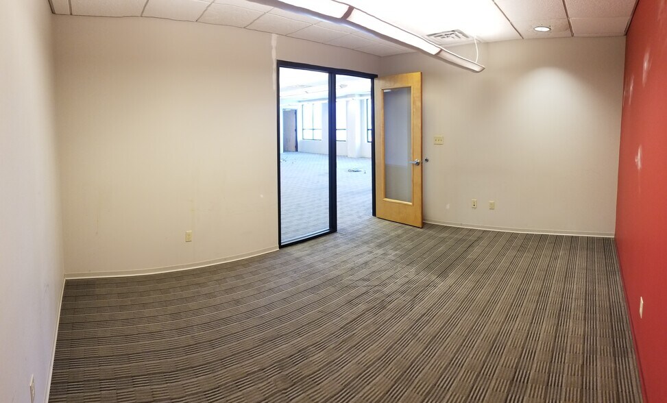 More Photos Of 275 Joliet St, Dyer Office For Sale