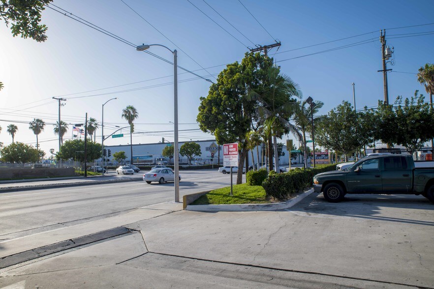 More Photos Of 16502 S Main St, Gardena General Retail For Sale