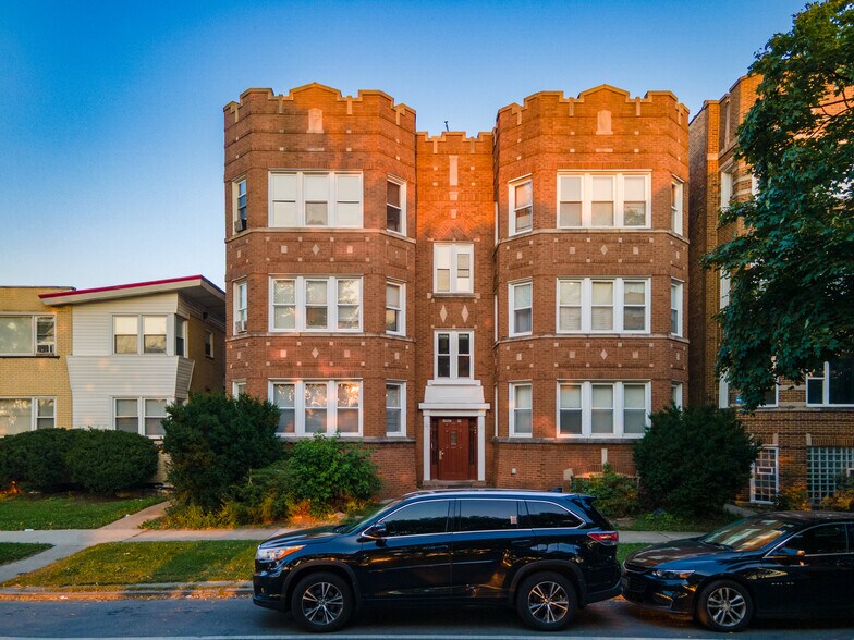 Primary Photo Of 10947 S King Dr, Chicago Apartments For Sale