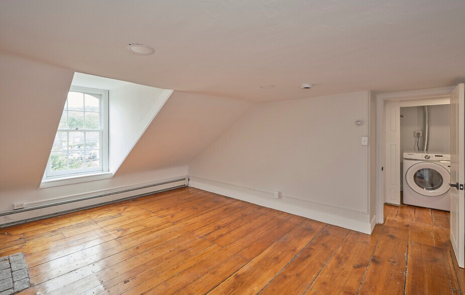 More Photos Of 12-20 W Bridge St, New Hope Storefront For Sale