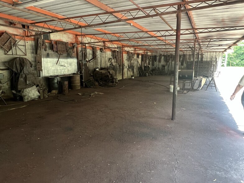 More Photos Of 125 McAdoo Creek Rd, Clarksville Warehouse For Sale