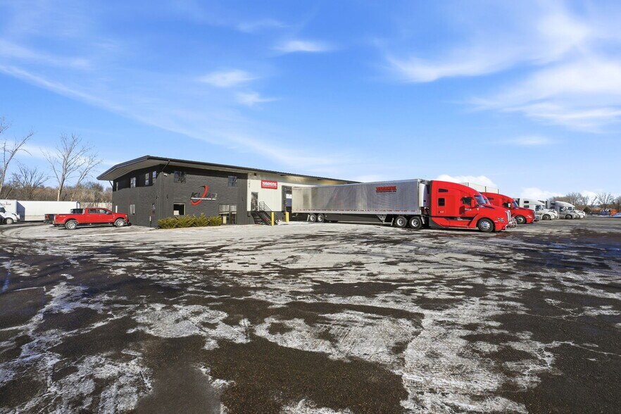 More Photos Of 8201 NE Hickory St, Minneapolis Truck Terminal For Sale