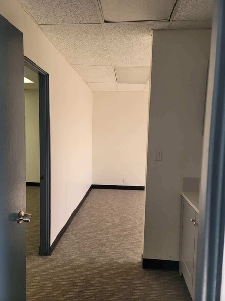 More Photos Of 16115 Valerio St, Van Nuys Warehouse For Lease