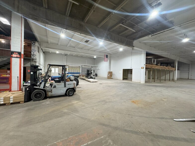 More Photos Of E Harper St, Poplar Bluff Warehouse For Lease