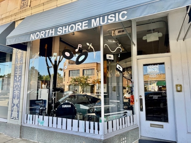 Primary Photo Of 405 1/2 Linden Ave, Wilmette General Retail For Lease