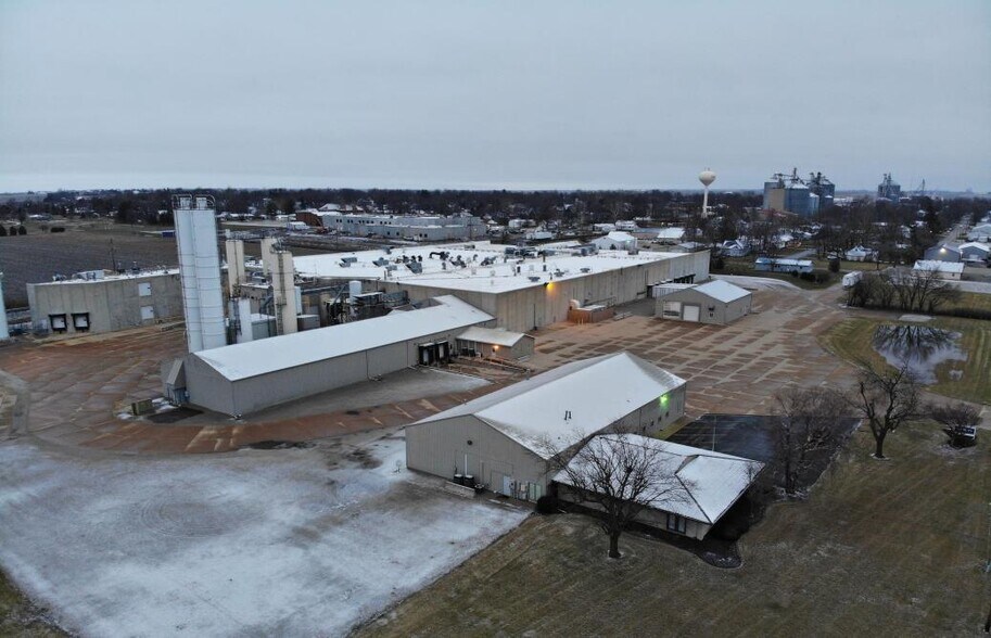 More Photos Of 320 W Gridley Rd, Gridley Warehouse For Lease