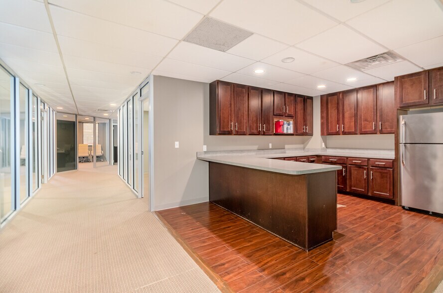 More Photos Of 403-405 N 2nd St, Harrisburg Office For Sale