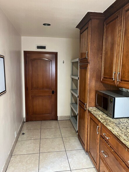 More Photos Of 8927 Sawyer St, Los Angeles Specialty For Sale