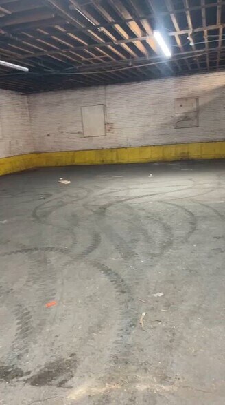 Primary Photo Of 8-12 Preston Ct, Brooklyn Warehouse For Lease