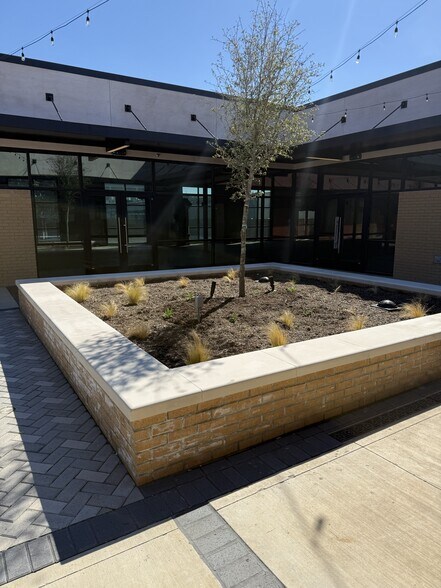 More Photos Of 1937 Irving Blvd, Dallas Showroom For Lease