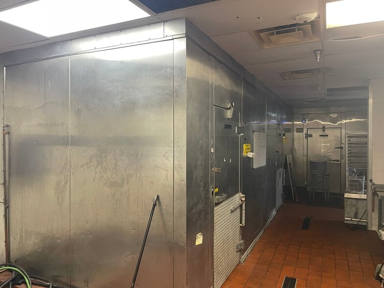 More Photos Of 905 E Gregory St, Pensacola Restaurant For Sale