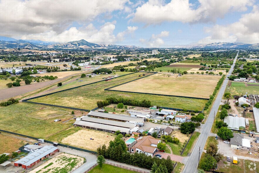 More Photos Of 1020 San Martin Ave, San Martin Land For Lease
