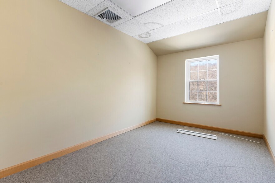 More Photos Of 128 Litchfield Rd, New Milford Medical For Sale