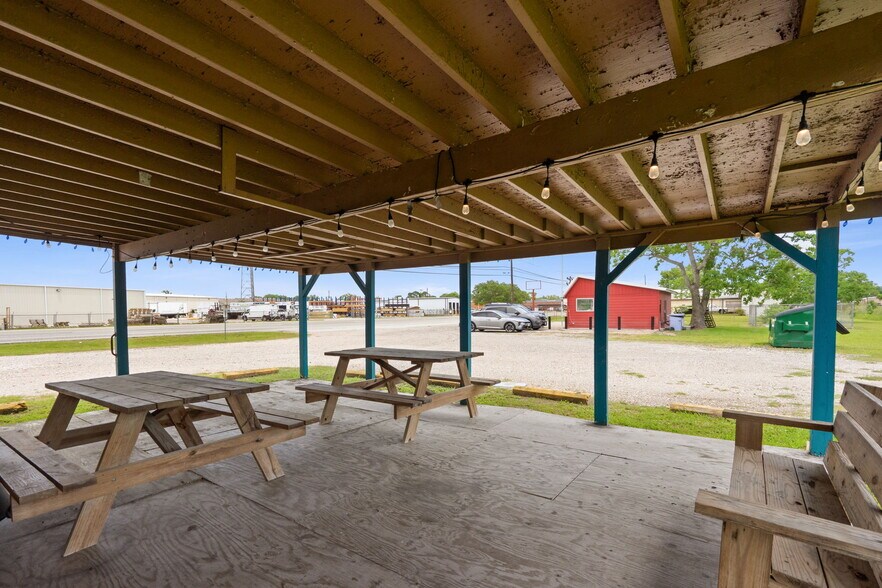 More Photos Of 12605 Highway 6, Santa Fe Bar For Sale
