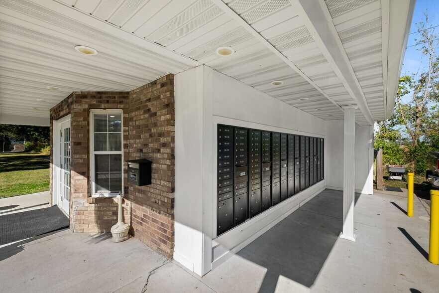 More Photos Of 101-103 Whitsell Way, Granite City Apartments For Sale