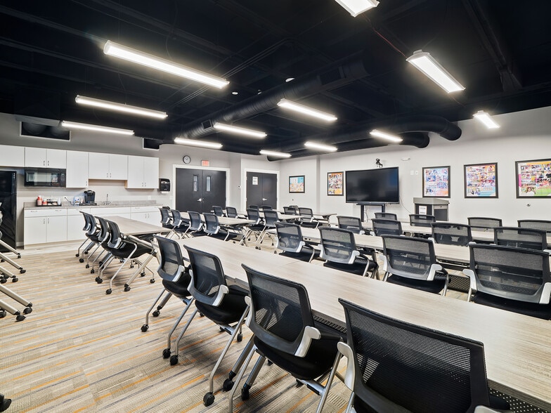 More Photos Of 25300 Lorain Rd, North Olmsted Medical For Lease