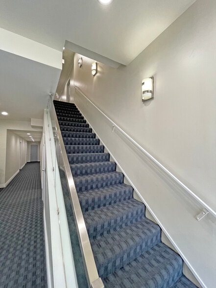 More Photos Of 11350 Ventura Blvd, Studio City Office For Lease