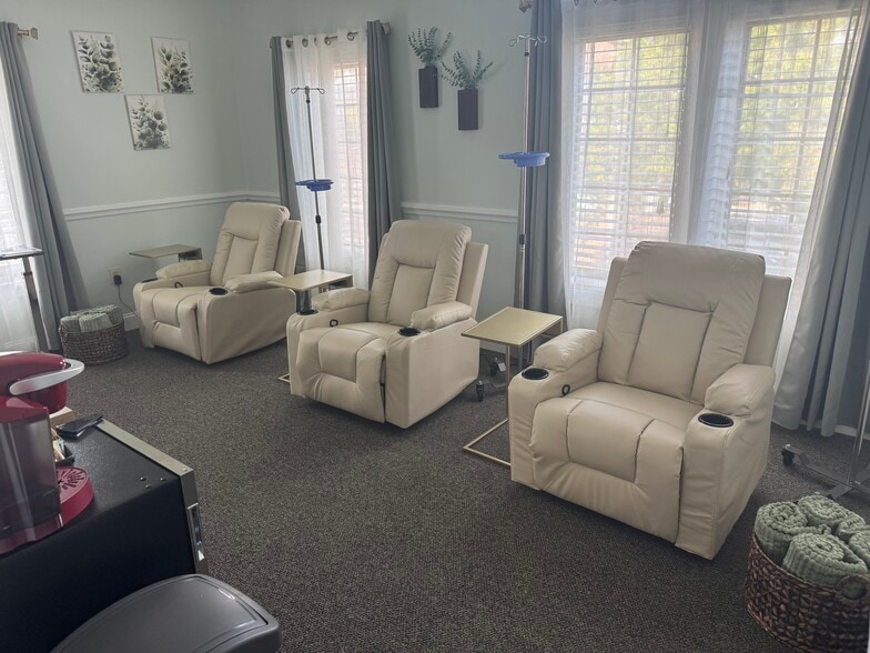 More Photos Of 8629 Sudley Rd, Manassas Office For Sale