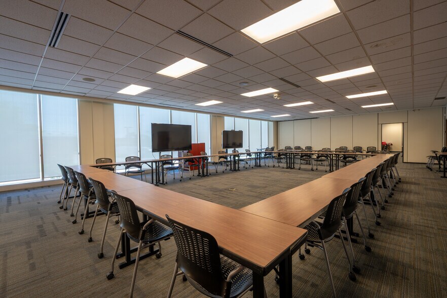 More Photos Of 807 Kinnear Rd, Columbus Medical For Sale
