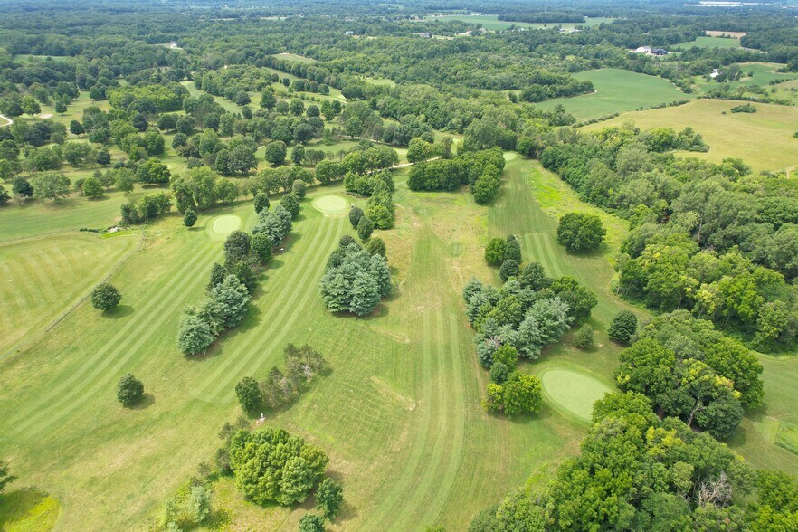 More Photos Of 7453 400 S, Marion Sports And Entertainment For Sale