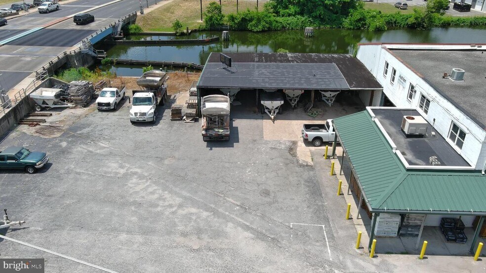 More Photos Of 210 Mill St, Salisbury Distribution For Lease