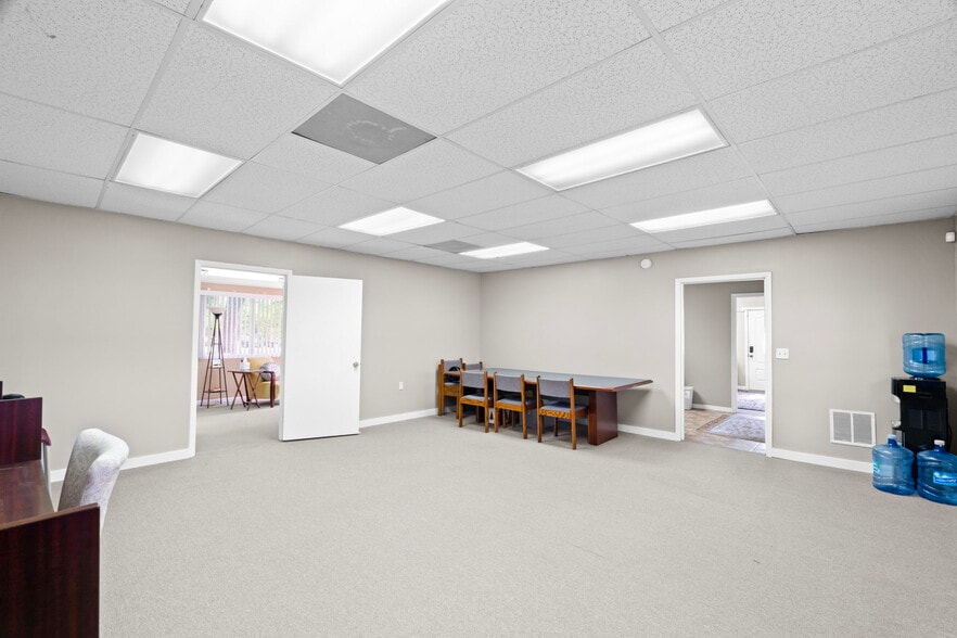 More Photos Of 6108 Arlington Rd, Jacksonville Office For Sale